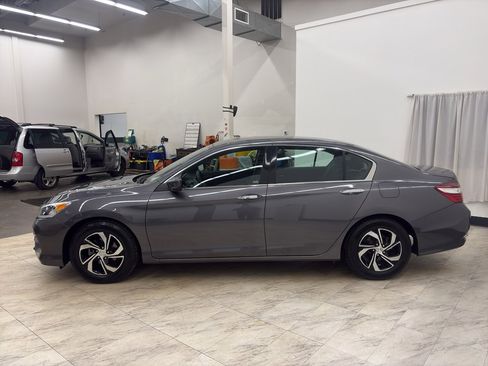 Used 2017 Honda Accord LX image 4