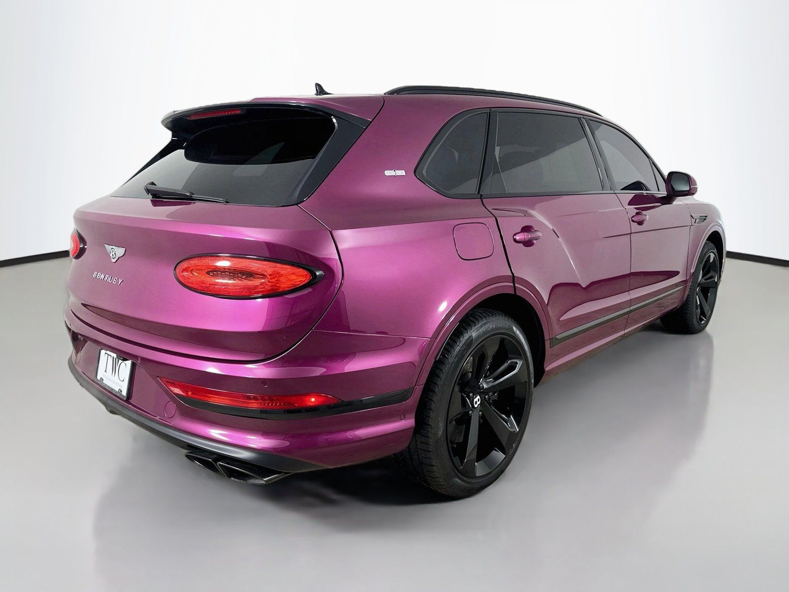 Used 2023 Bentley Bentayga Extended Wheelbase AWD/4WD image 9