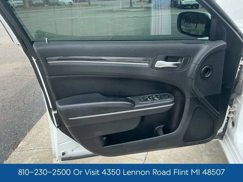 Used 2019 Chrysler 300 Touring w/ Quick Order Package 2EF RWD image 15