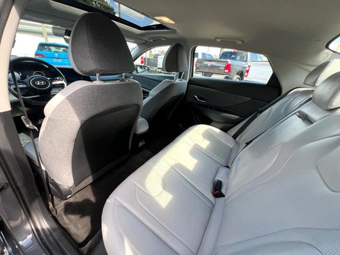 Used 2024 Hyundai Elantra Limited image 25