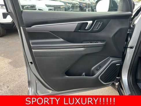 Used 2025 Buick Enclave Sport Touring image 12