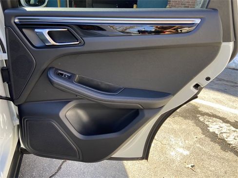 Used 2021 Porsche Macan image 28