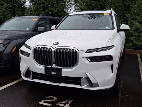 Used 2024 BMW X7 xDrive40i AWD/4WD image 2