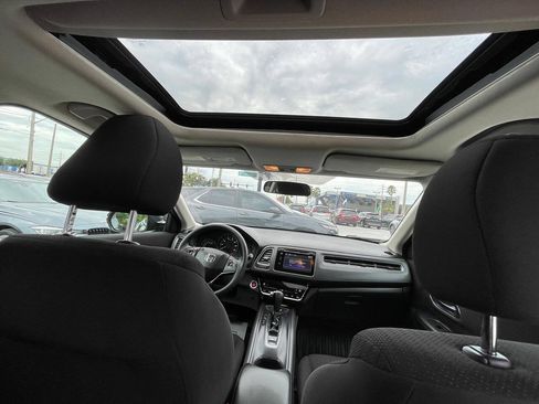 Used 2017 Honda HR-V EX image 9