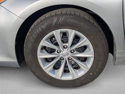 Used 2016 Toyota Camry LE image 21