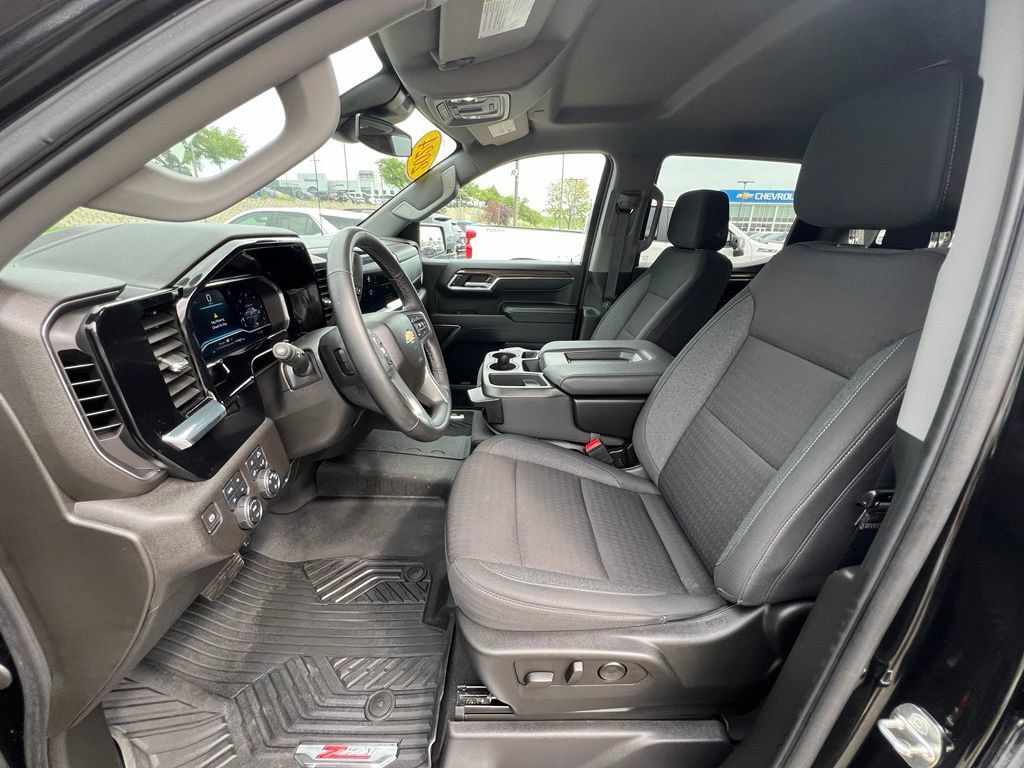 Used 2024 Chevrolet Silverado 1500 LT AWD/4WD image 19