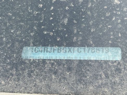 Used 2015 Jeep Grand Cherokee Limited image 3