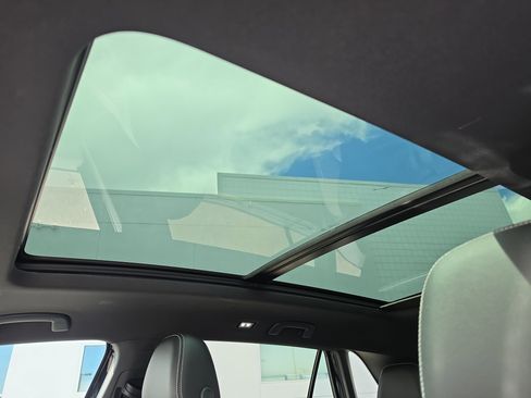 Used 2025 Volkswagen Atlas Cross Sport SE w/ Panoramic Sunroof Package image 3