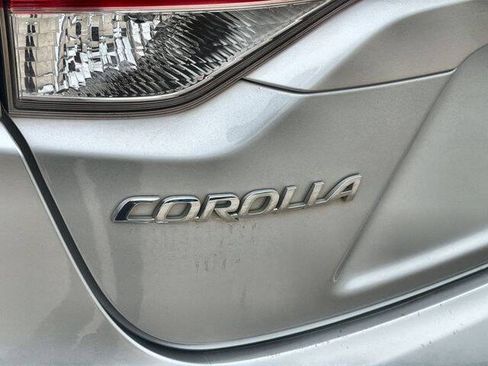 Used 2022 Toyota Corolla LE w/ LE Convenience Package FWD image 30