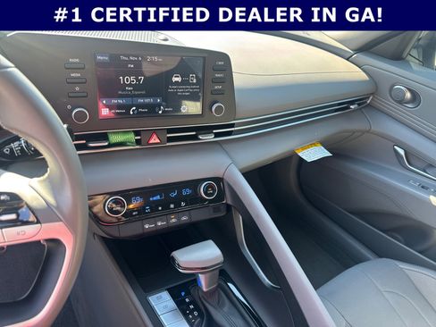 Certified 2025 Hyundai Elantra Sport image 29