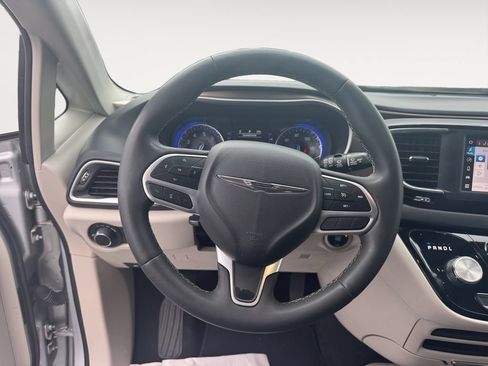 Used 2023 Chrysler Voyager LX FWD image 12