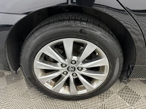 Used 2015 Toyota Camry XLE FWD image 18
