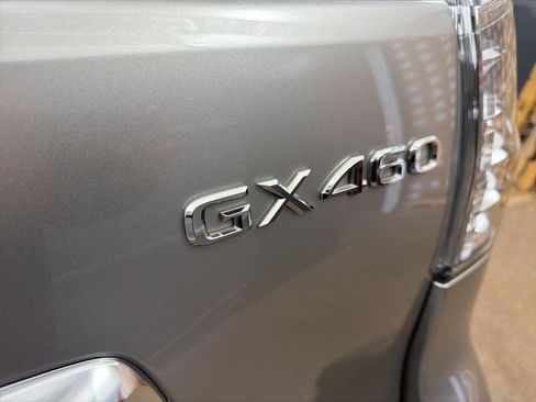 Used 2022 Lexus GX 460 Luxury w/ Off Road Package AWD/4WD image 29