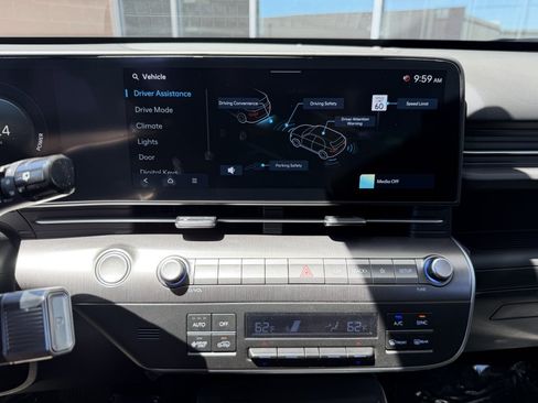 Used 2025 Hyundai Kona Limited FWD image 24