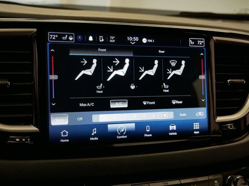 Used 2024 Chrysler Pacifica Touring-L image 33