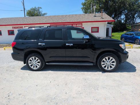 Used 2017 Toyota Sequoia Platinum AWD/4WD image 2