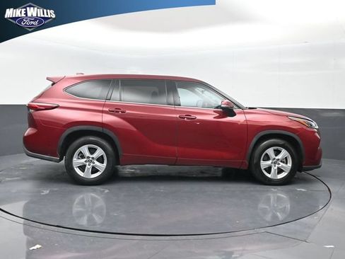 Used 2020 Toyota Highlander LE FWD image 8