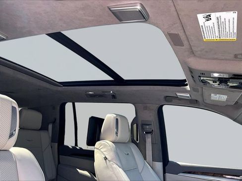Used 2025 Cadillac Escalade ESV Sport Platinum w/ LPO, ONYX Package AWD/4WD image 17