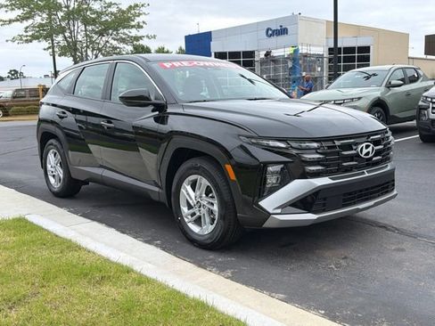 Certified 2025 Hyundai Tucson SE FWD image 2