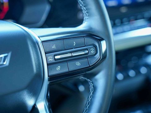 Used 2025 Chevrolet Colorado ZR2 w/ Midnight Edition image 29