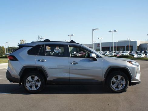 Used 2022 Toyota RAV4 XLE image 19