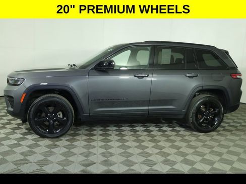 Used 2023 Jeep Grand Cherokee Altitude AWD/4WD image 6