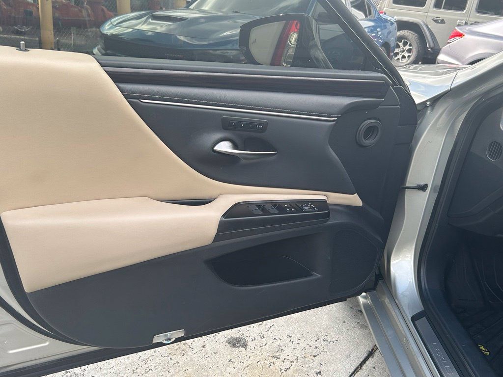 Used 2020 Lexus ES 350 w/ Premium Package FWD image 15