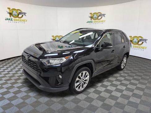 Used 2020 Toyota RAV4 XLE Premium AWD/4WD image 4