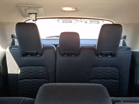 Certified 2025 Nissan Pathfinder SV FWD image 14