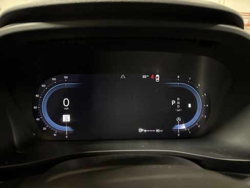 Used 2024 Volvo XC40 B5 Plus image 11