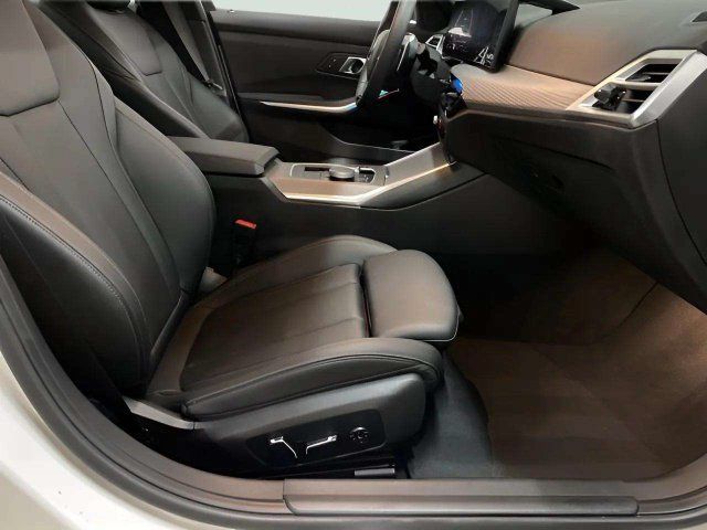 Used 2026 BMW 330i xDrive Sedan AWD/4WD image 82