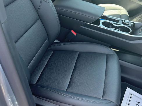 New 2026 Chevrolet Equinox LT w/ Convenience Package II AWD/4WD image 32