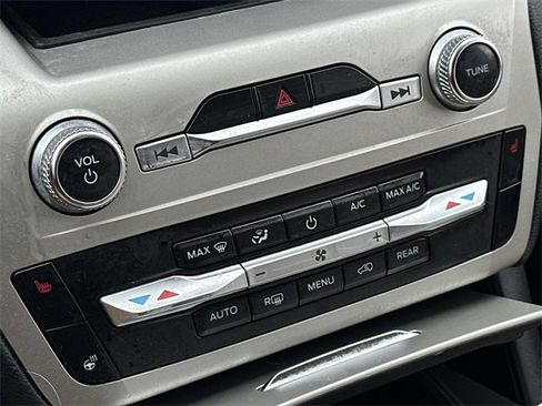 Used 2022 Ford Explorer XLT w/ Equipment Group 202A image 29