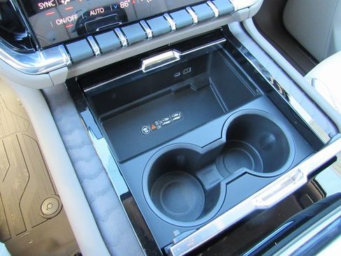 New 2026 GMC Yukon XL Denali w/ Denali Reserve Package image 25