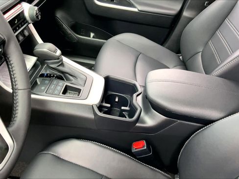 Used 2025 Toyota RAV4 XLE Premium image 13