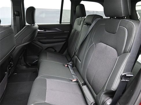 New 2025 Jeep Grand Cherokee Laredo image 16
