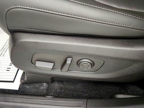 Used 2026 Kia Carnival FWD image 11
