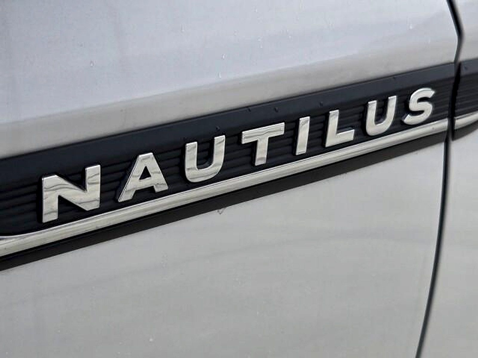 Used 2019 Lincoln Nautilus Reserve FWD image 18