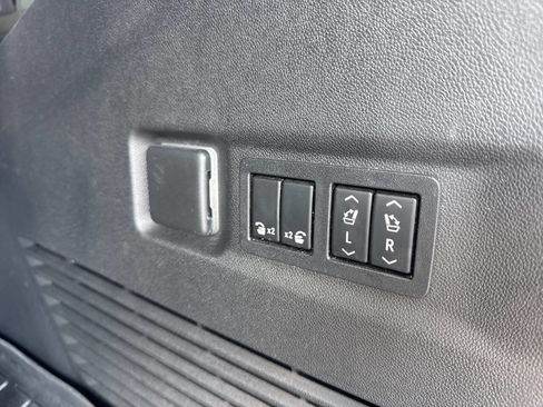 Used 2021 Chevrolet Suburban High Country image 63