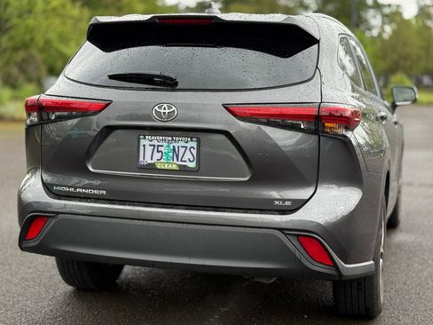Used 2023 Toyota Highlander XLE FWD image 5