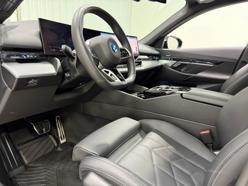 Used 2026 BMW i5 eDrive40 w/ M Sport Package image 12