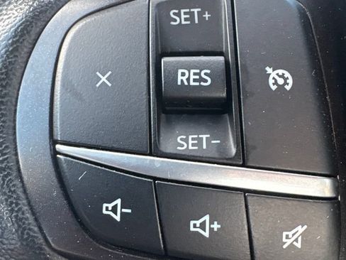 Used 2020 Ford Explorer XLT w/ Equipment Group 202A RWD image 28