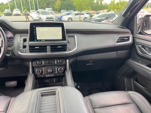 Used 2022 Chevrolet Suburban LT w/ Luxury Package AWD/4WD image 16