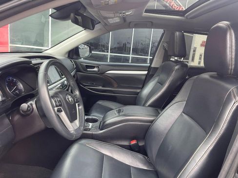 Used 2018 Toyota Highlander XLE image 22