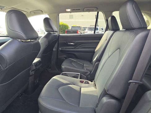 Certified 2025 Toyota Grand Highlander FWD image 17