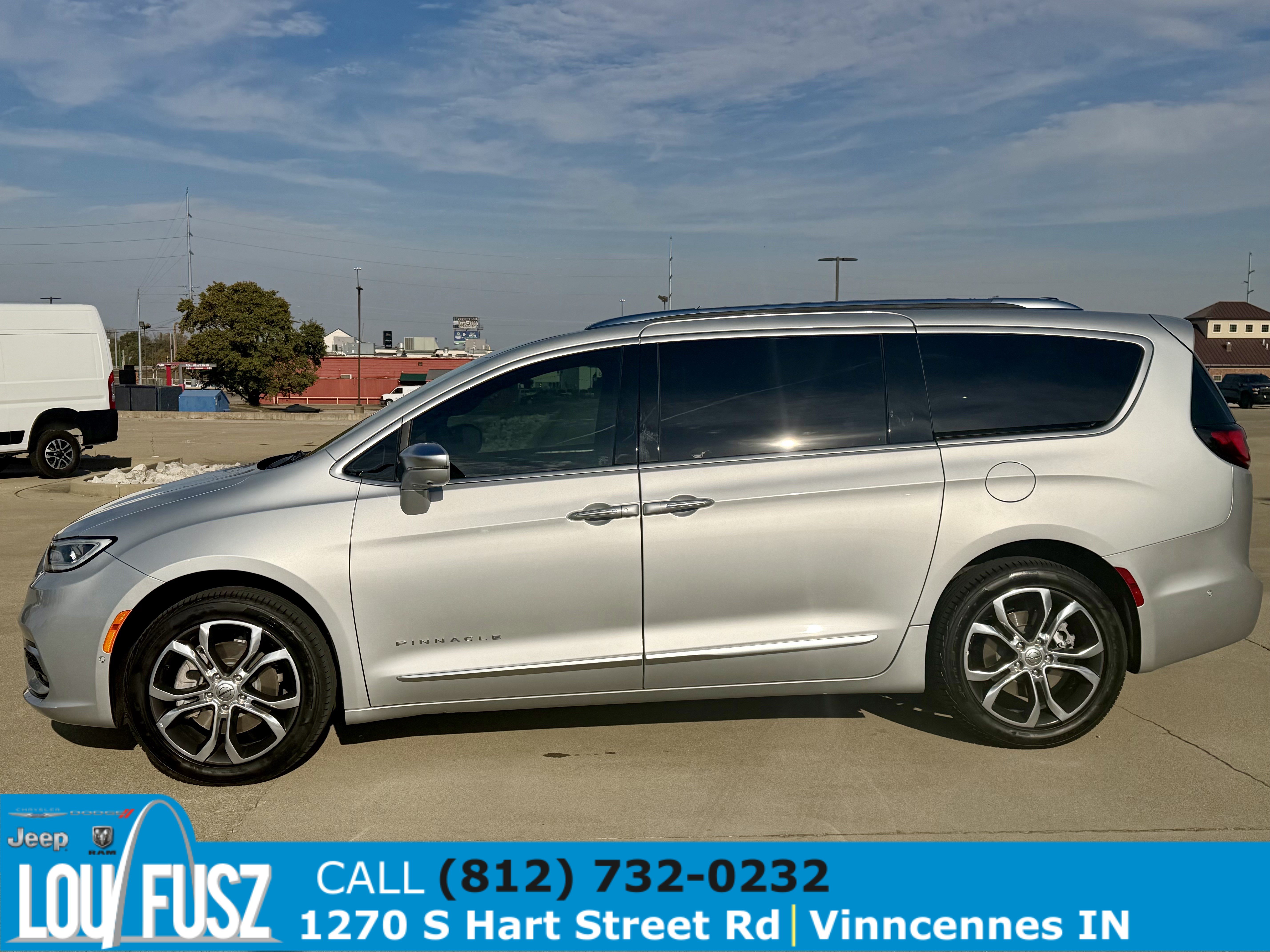 Used 2024 Chrysler Pacifica Pinnacle AWD/4WD image 4