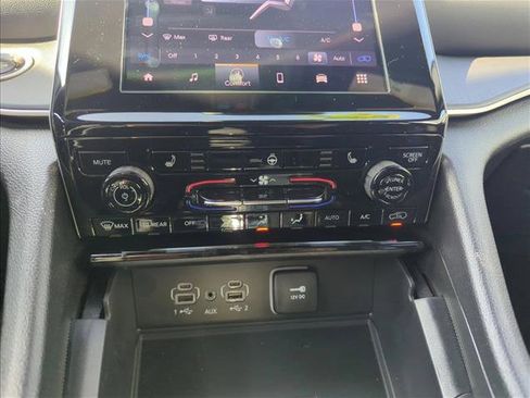 New 2025 Jeep Grand Cherokee Altitude image 11