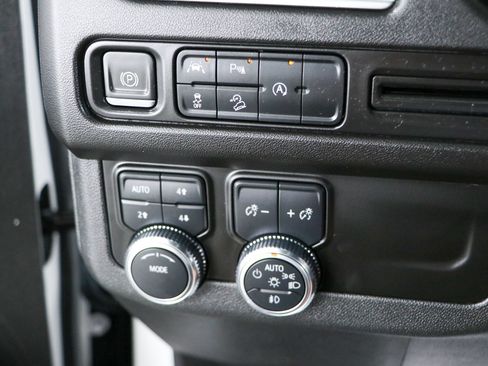 Used 2024 GMC Yukon AT4 AWD/4WD image 23