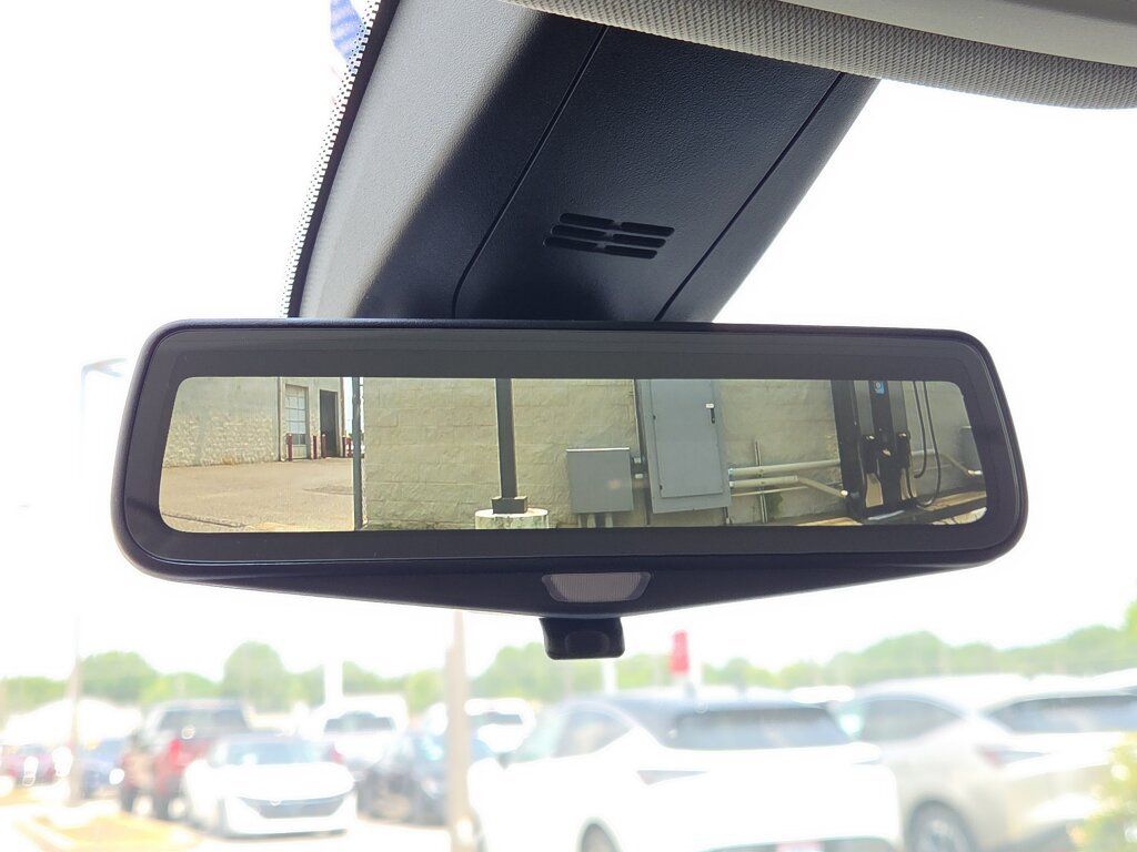 Used 2018 Chevrolet Traverse LT FWD image 28