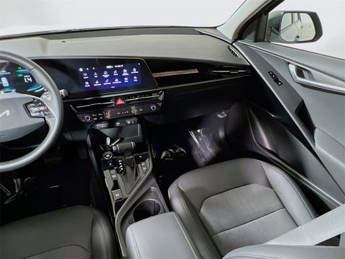 Used 2025 Kia Niro EX image 21